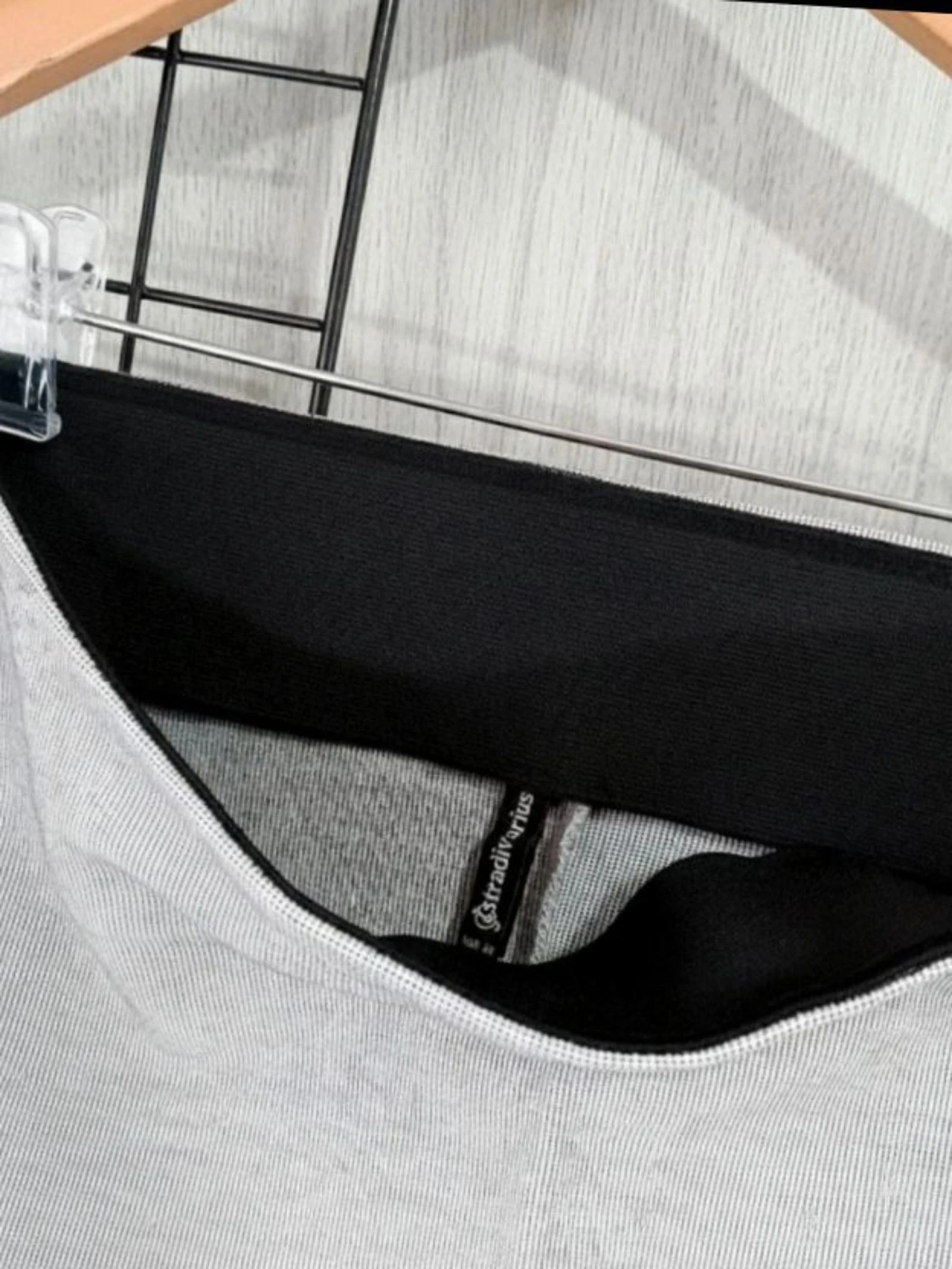 Saia tubinho Stradivarius M Blockette Aesthetic Cinza Bodycon com detalhes de malha canelada – photo 5